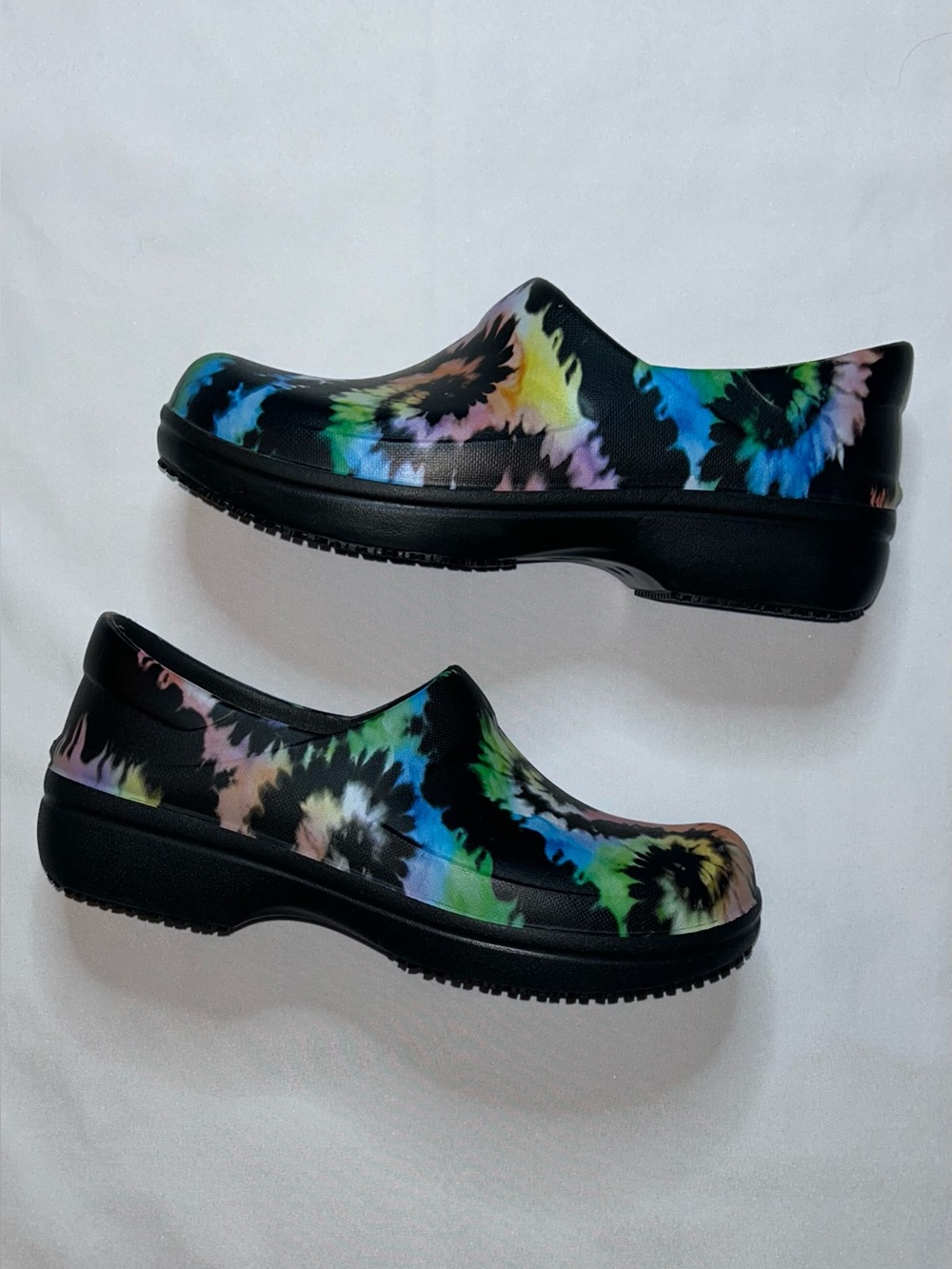 Crocs Women’s Floral Clogs Black Multicolor Tie Dye Comfort Shoes Size 9